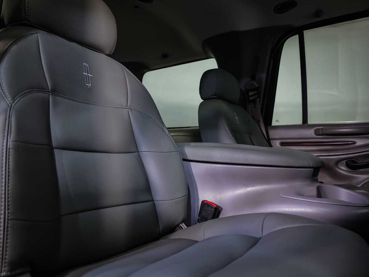 Lincoln Navigator с пробегом — 1999 год. Фото: #11