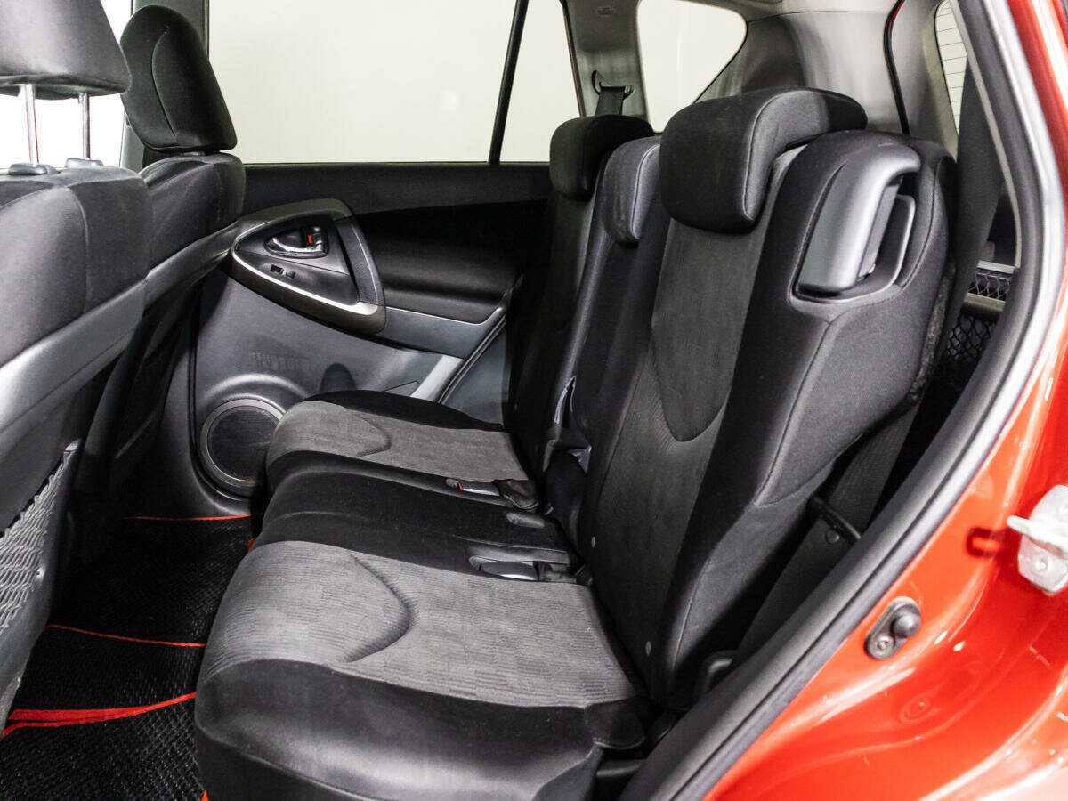 Toyota RAV4 с пробегом — 2010 год. Фото: #9