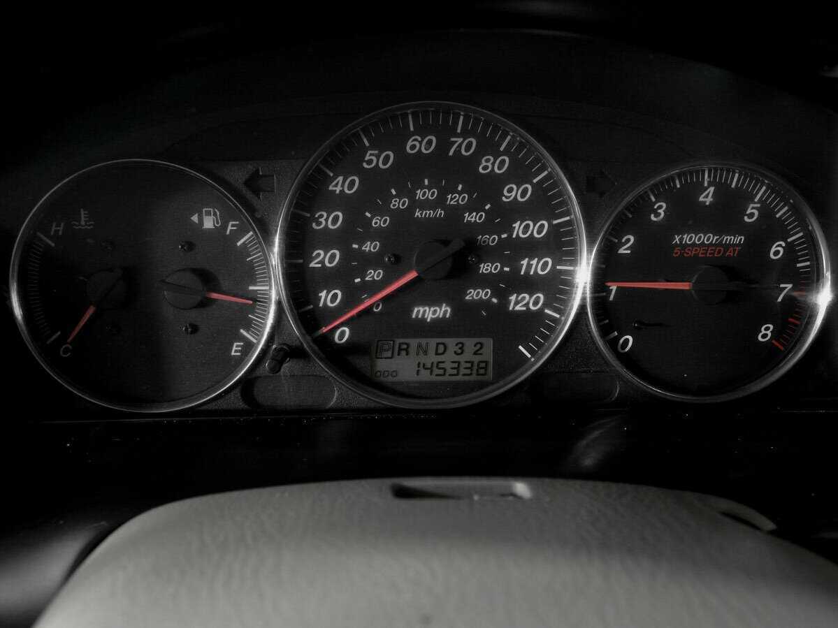 Mazda MPV с пробегом — 2003 год. Фото: #11