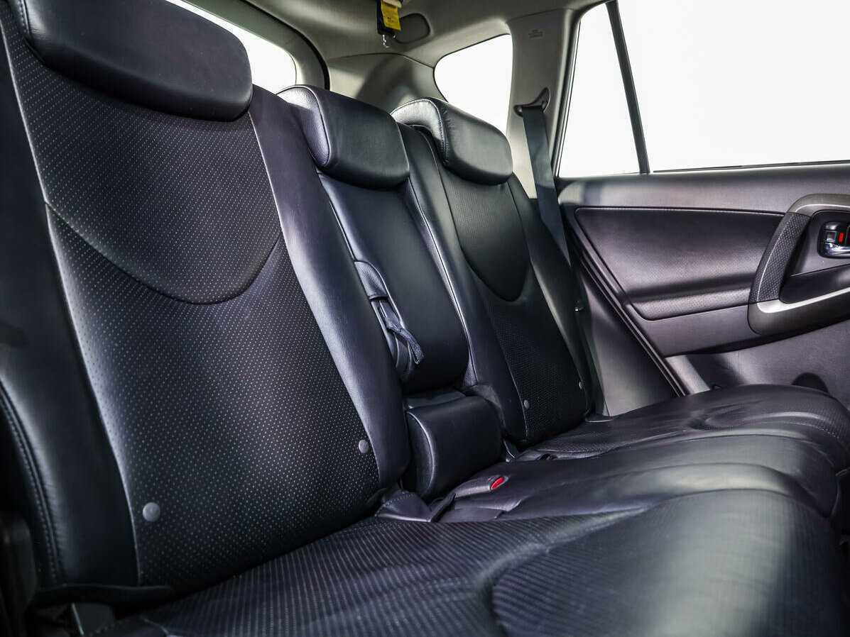 Toyota RAV4 с пробегом — 2011 год. Фото: #11