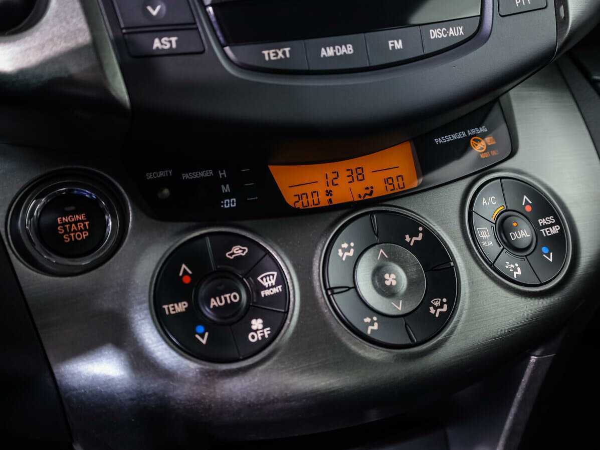 Toyota RAV4 с пробегом — 2011 год. Фото: #12