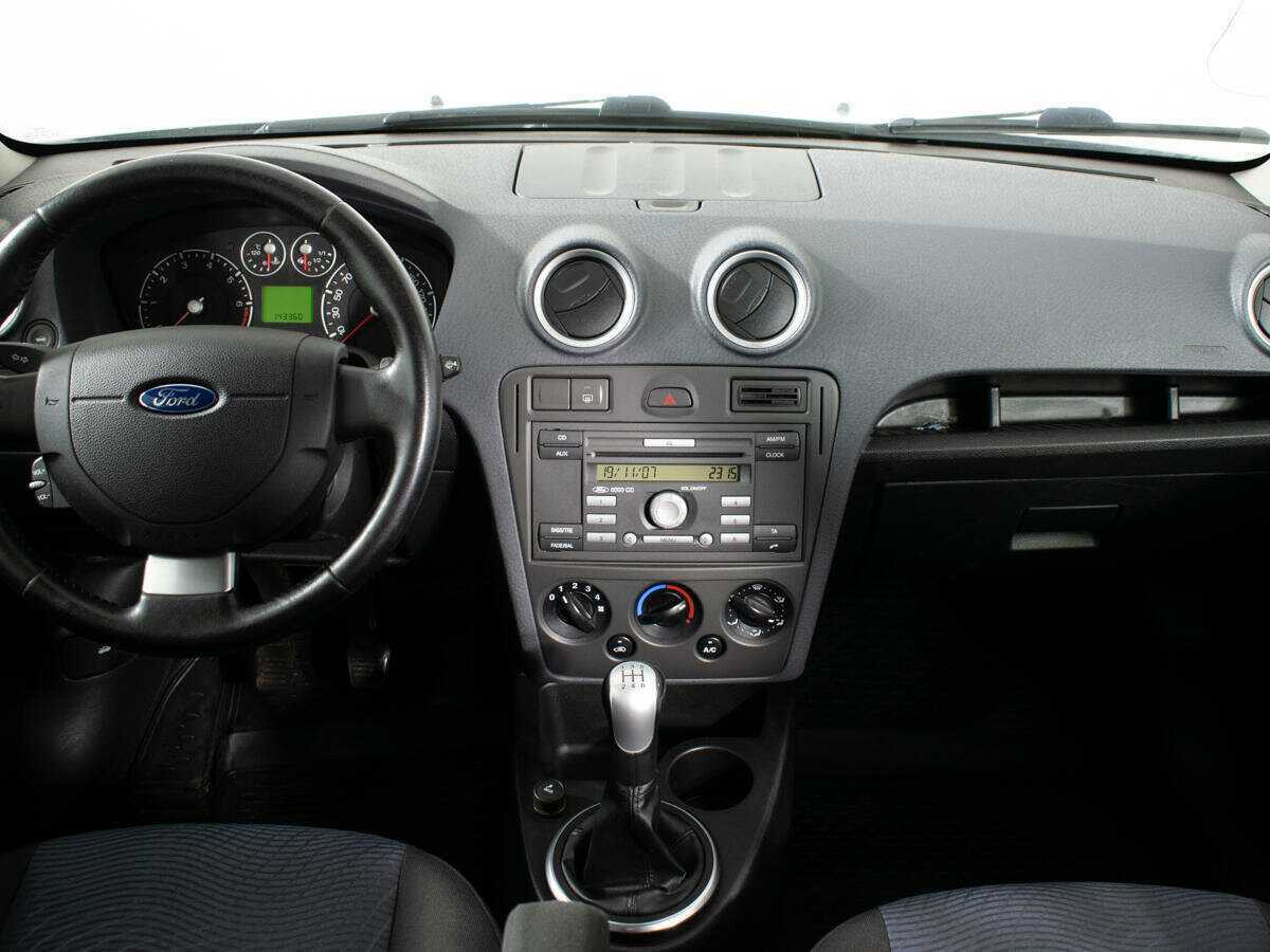 Ford Fusion с пробегом — 2007 год. Фото: #8