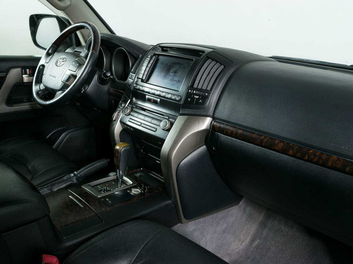 Toyota Land Cruiser с пробегом — 2011 год. Фото: #8