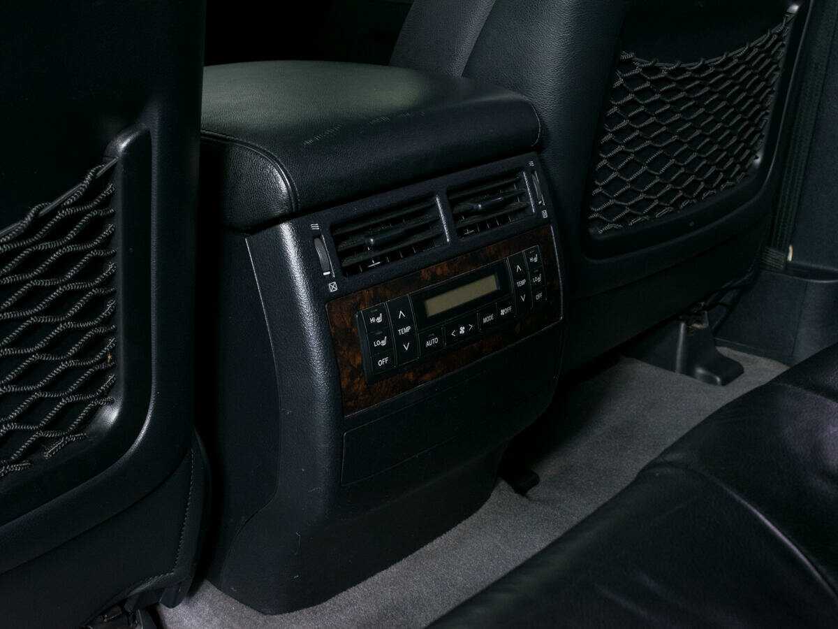 Toyota Land Cruiser с пробегом — 2011 год. Фото: #12