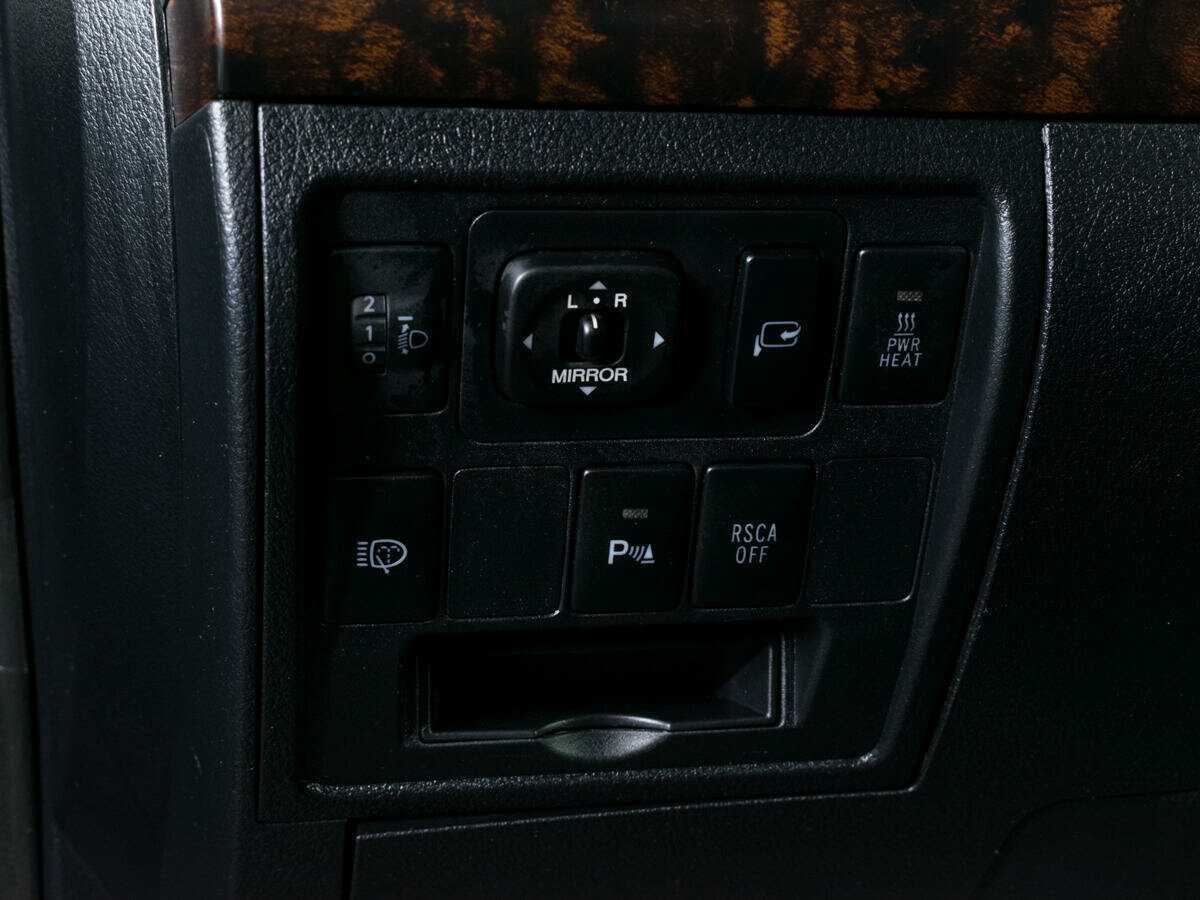 Toyota Land Cruiser с пробегом — 2011 год. Фото: #19