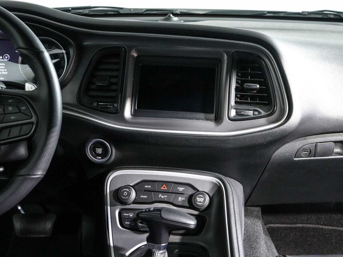 Dodge Challenger с пробегом — 2022 год. Фото: #11