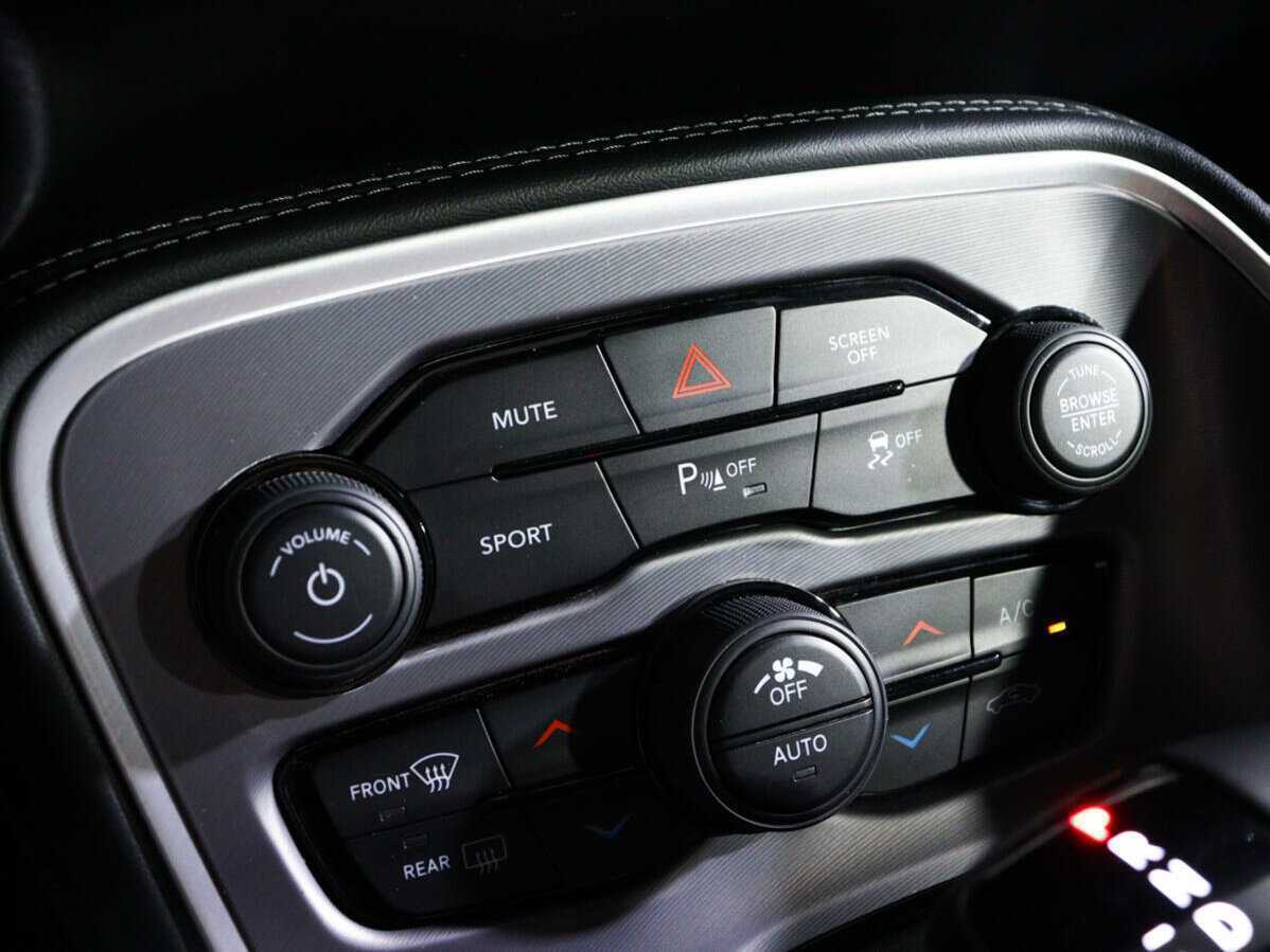 Dodge Challenger с пробегом — 2022 год. Фото: #14