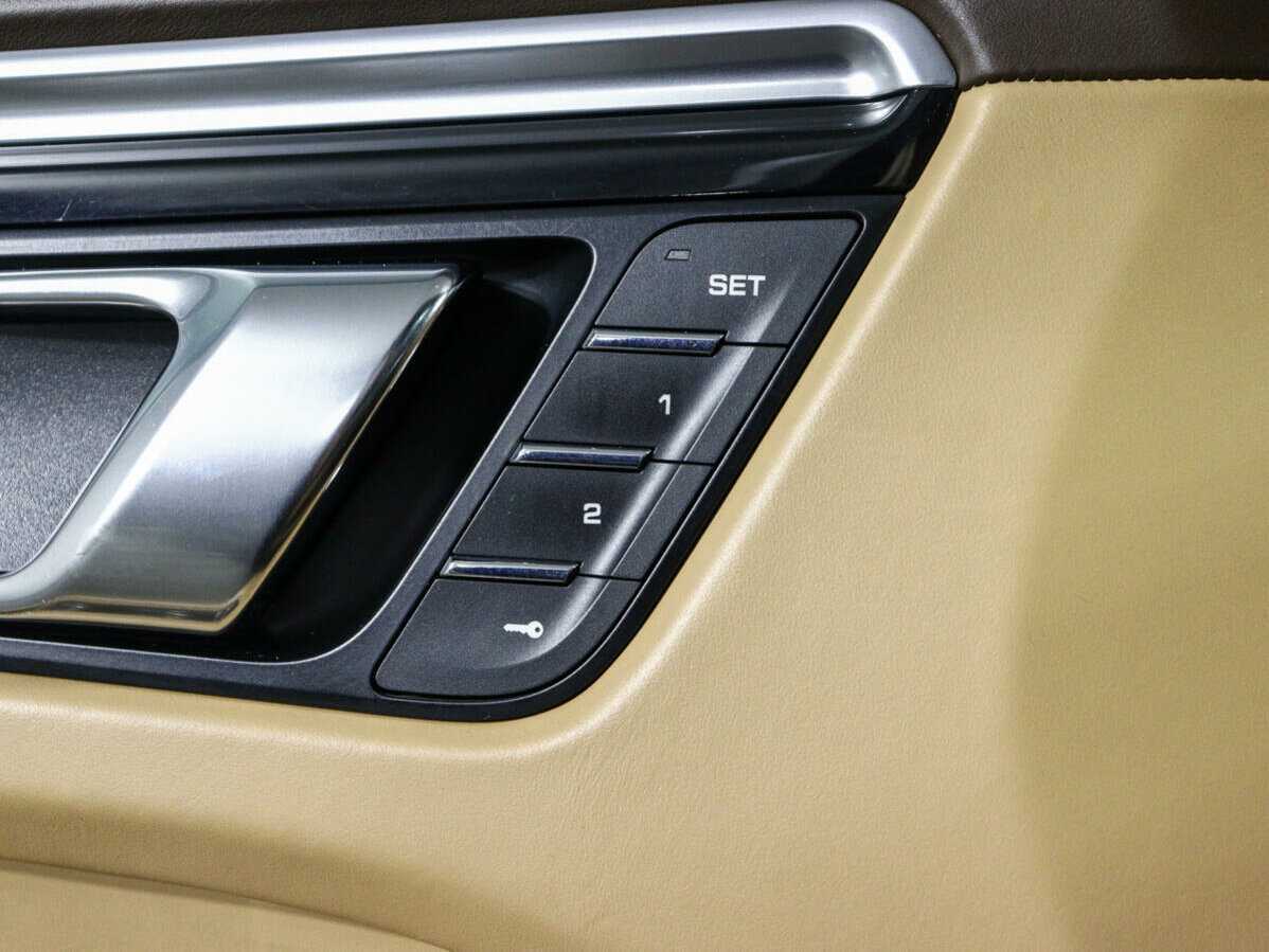 Porsche Macan с пробегом — 2015 год. Фото: #18