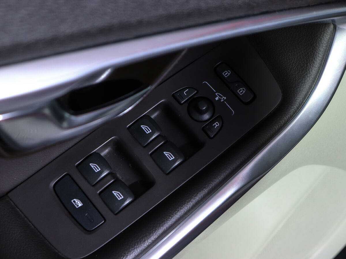 Volvo V40 Cross Country с пробегом — 2014 год. Фото: #12