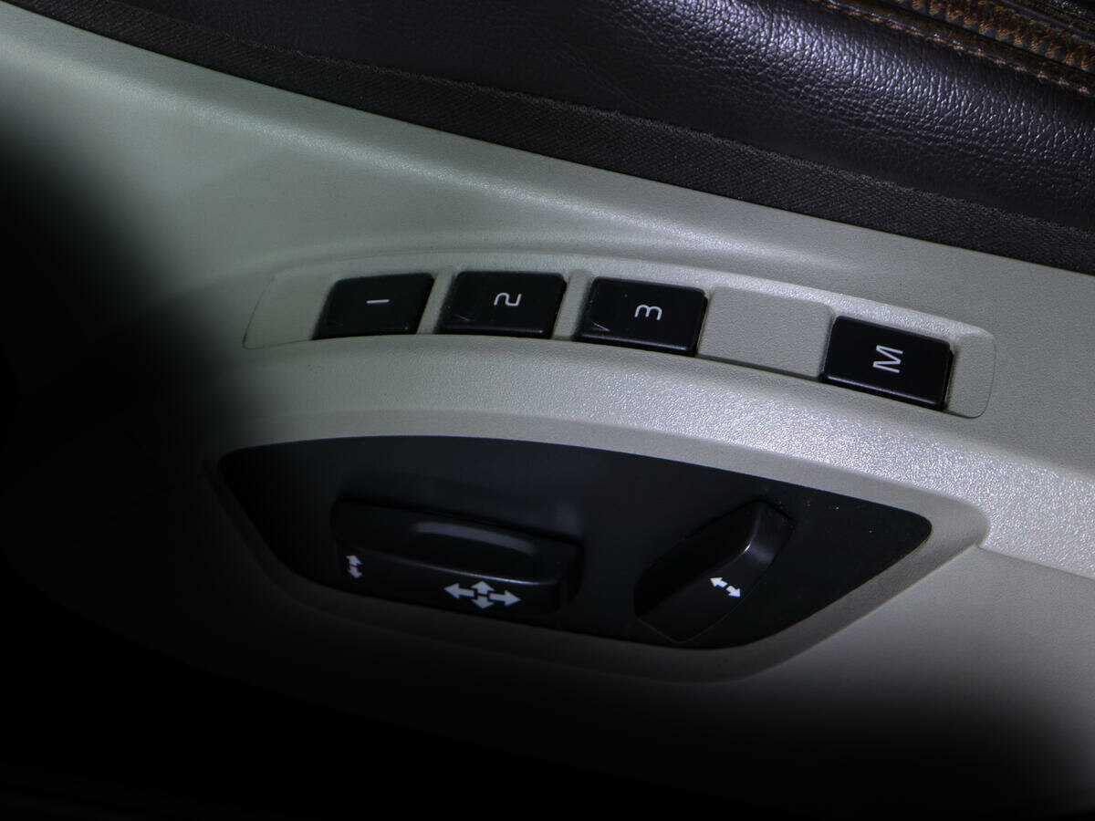 Volvo V40 Cross Country с пробегом — 2014 год. Фото: #13