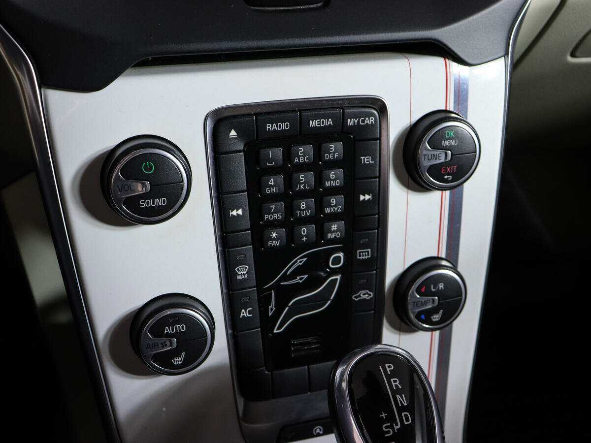 Volvo V40 Cross Country с пробегом — 2014 год. Фото: #16