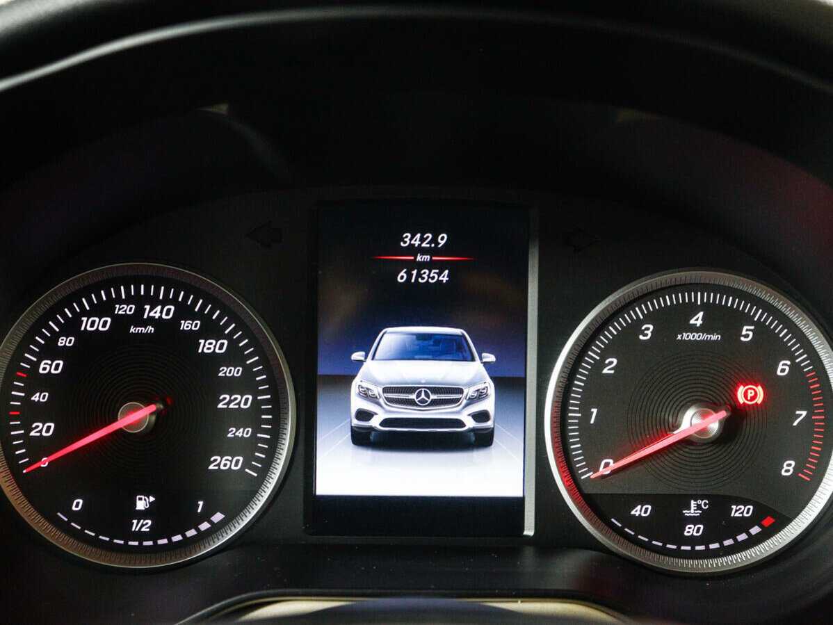 Mercedes-Benz GLC Coupe с пробегом — 2017 год. Фото: #6