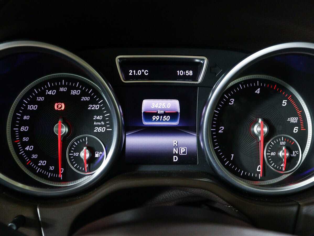 Mercedes-Benz GLE с пробегом — 2015 год. Фото: #9