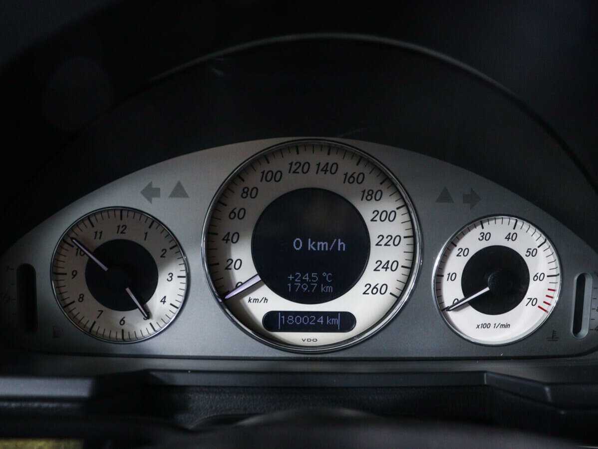 Mercedes-Benz E-Класс с пробегом — 2005 год. Фото: #9