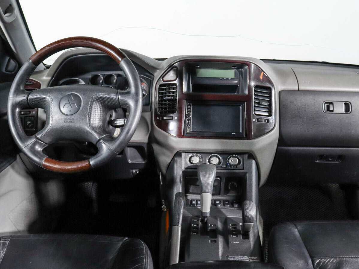 Mitsubishi Pajero с пробегом — 2002 год. Фото: #8