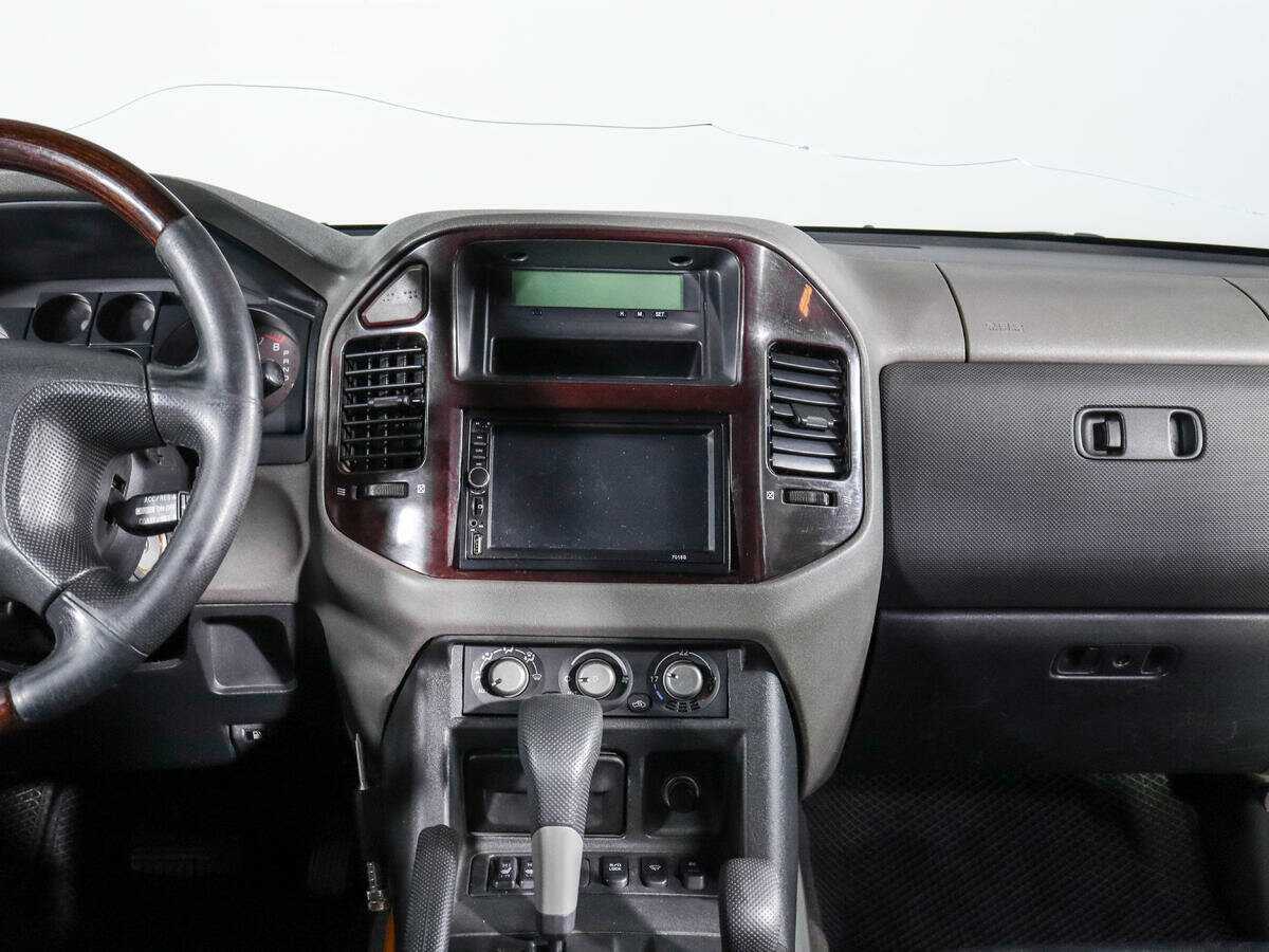 Mitsubishi Pajero с пробегом — 2002 год. Фото: #9