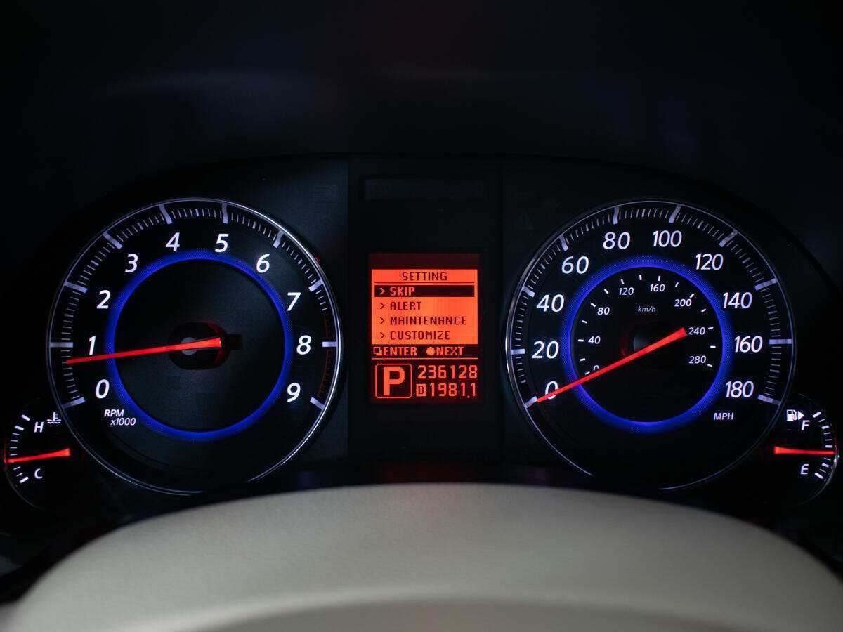 Infiniti FX с пробегом — 2008 год. Фото: #9