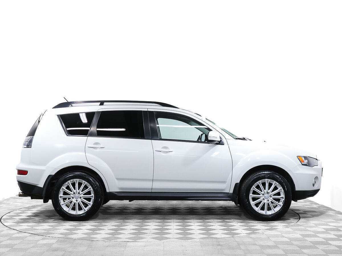 Mitsubishi Outlander с пробегом — 2010 год. Фото: #2