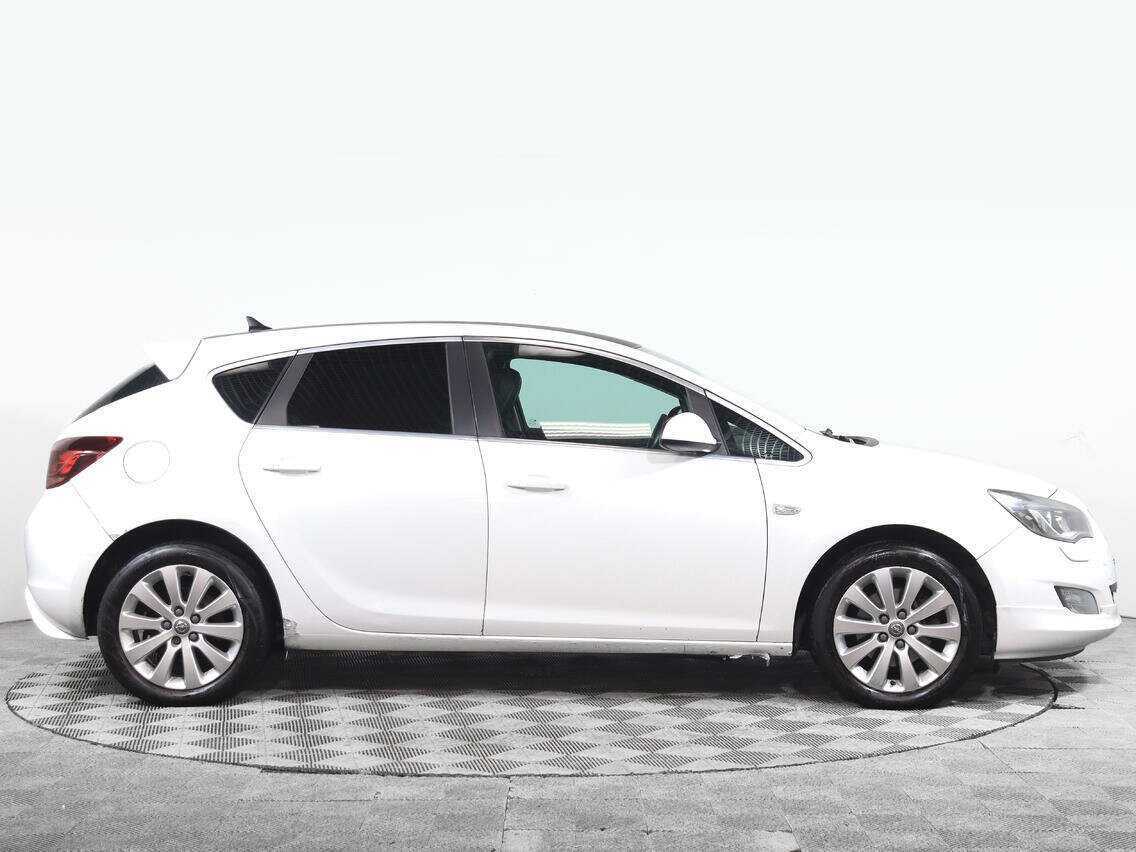 Opel Astra с пробегом — 2011 год. Фото: #2