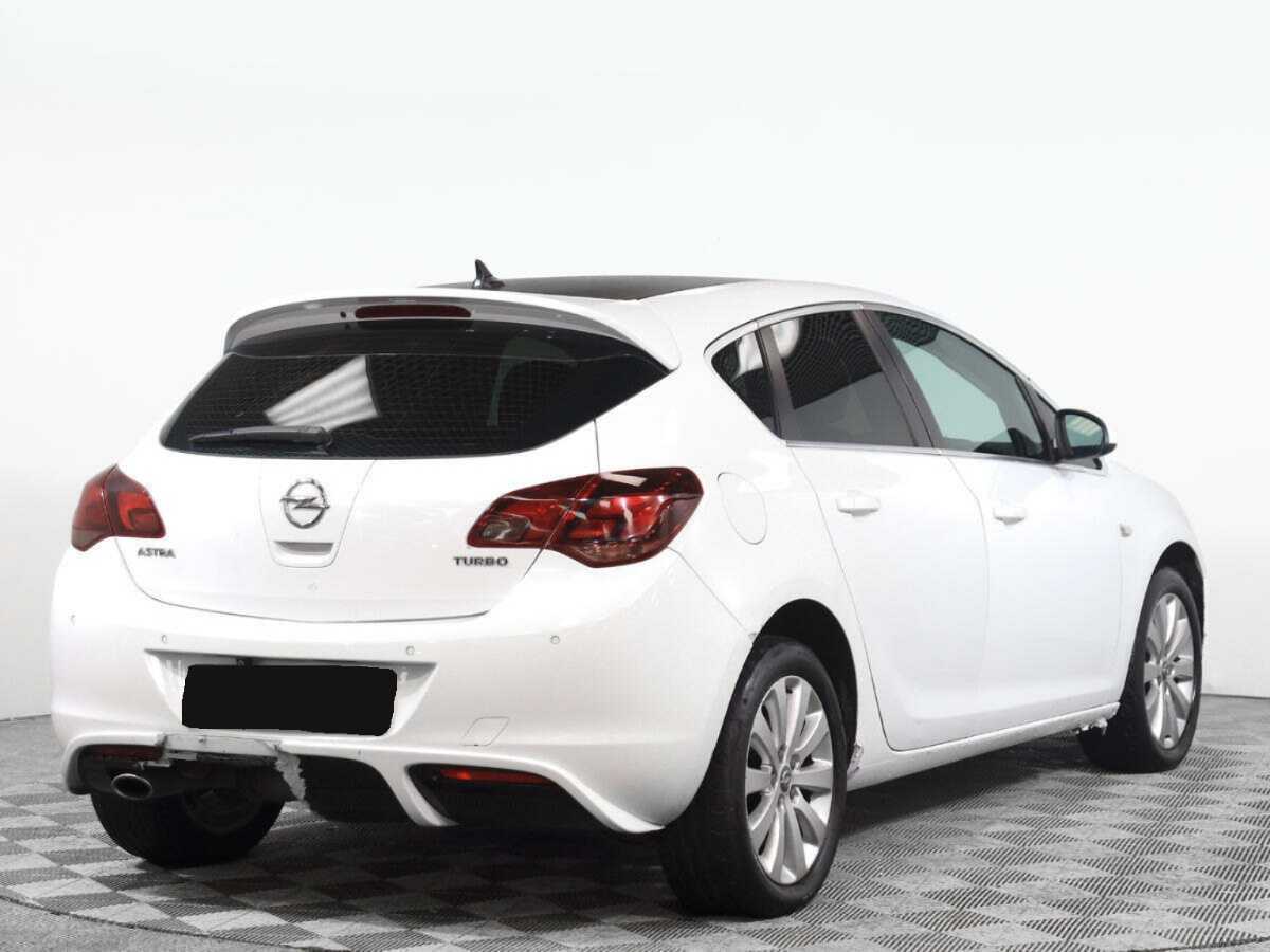 Opel Astra с пробегом — 2011 год. Фото: #3
