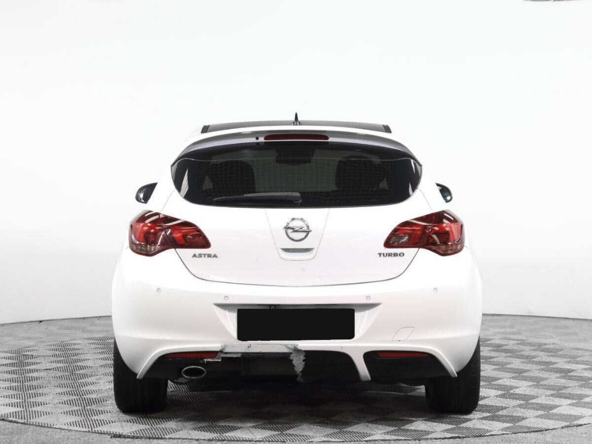 Opel Astra с пробегом — 2011 год. Фото: #4