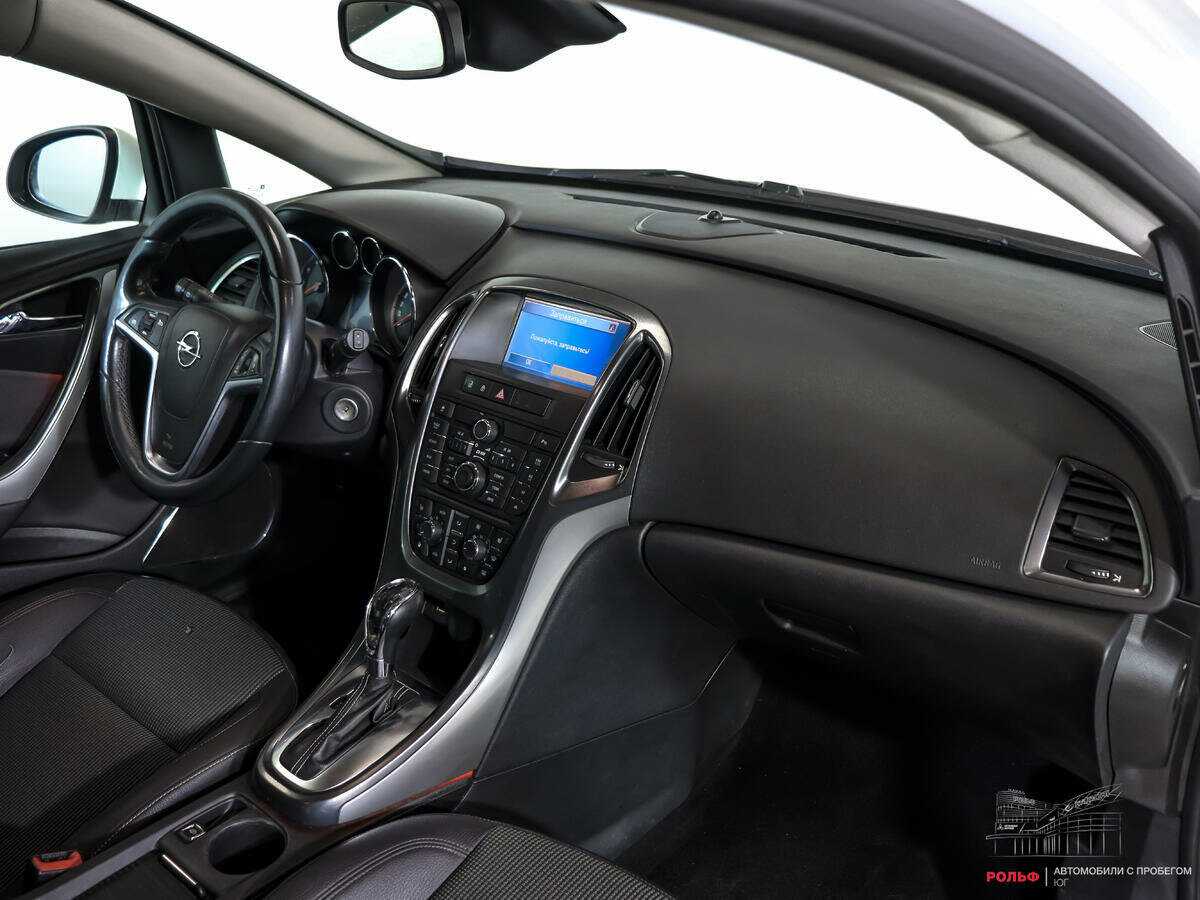 Opel Astra с пробегом — 2011 год. Фото: #7