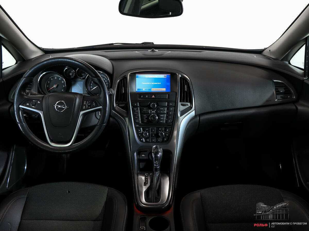 Opel Astra с пробегом — 2011 год. Фото: #11