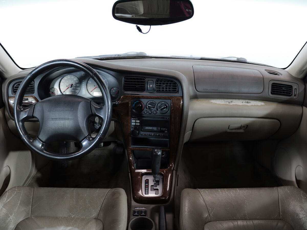 Subaru Legacy с пробегом — 2002 год. Фото: #9