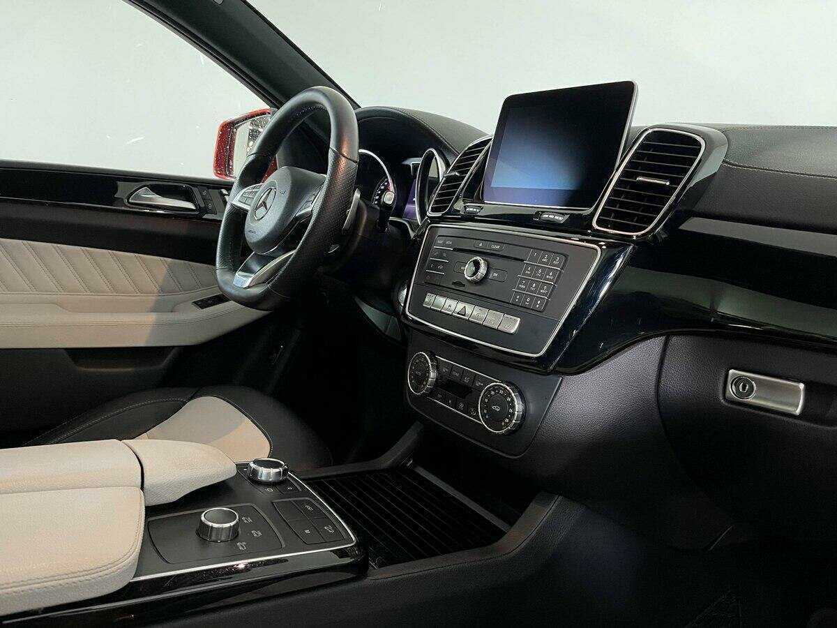 Mercedes-Benz GLE Coupe с пробегом — 2016 год. Фото: #8
