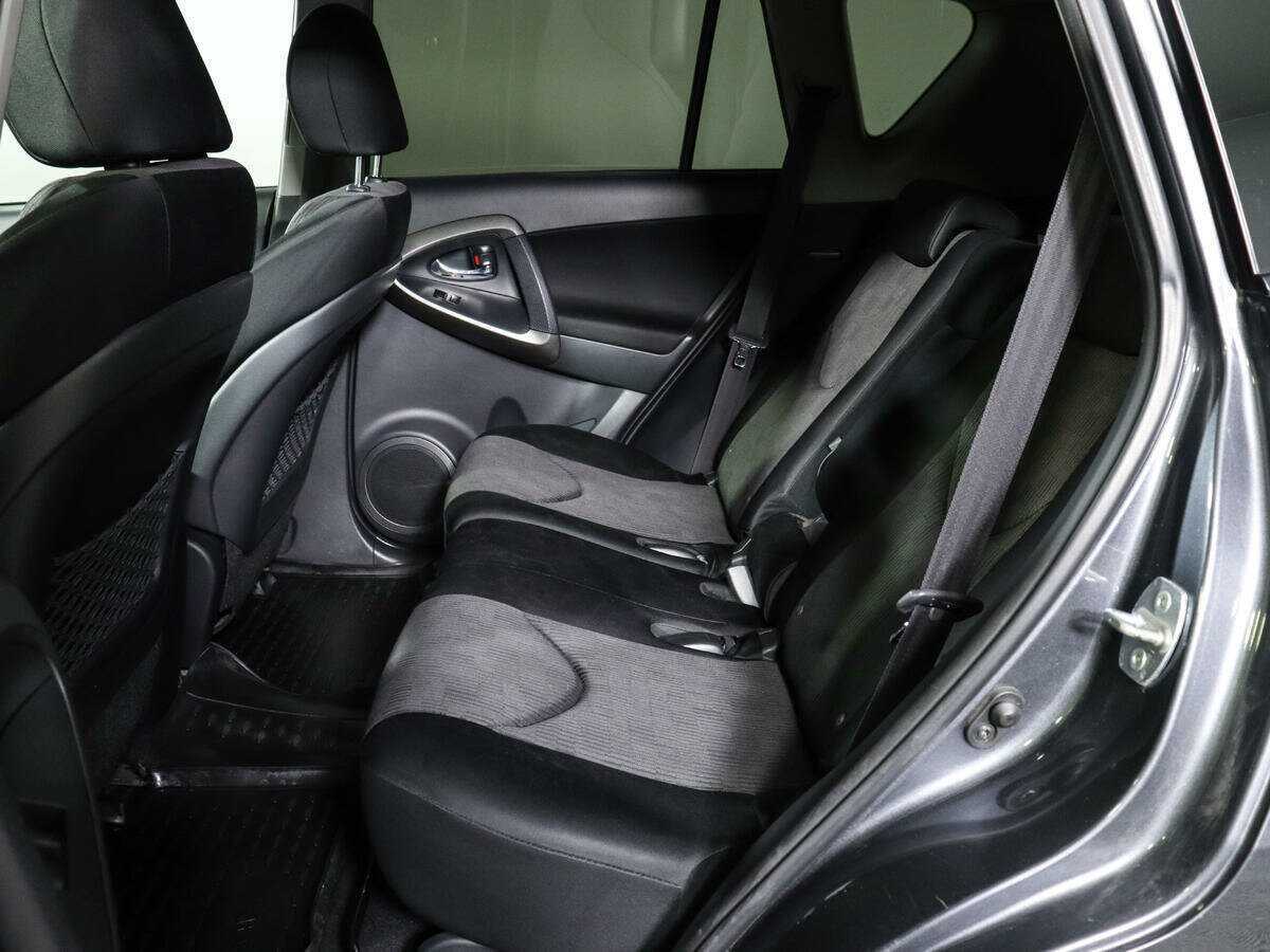 Toyota RAV4 с пробегом — 2010 год. Фото: #6