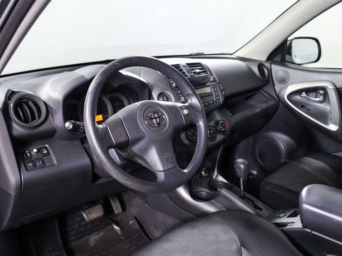 Toyota RAV4 с пробегом — 2010 год. Фото: #10