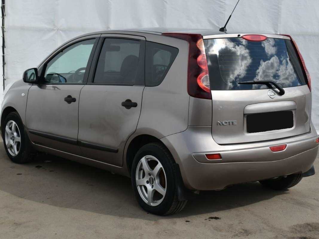 Nissan Note с пробегом — 2011 год. Фото: #6