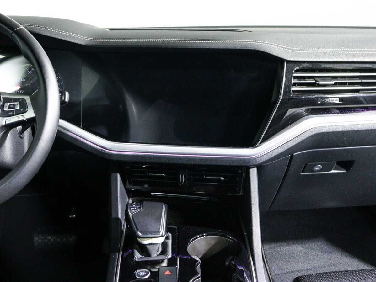 Volkswagen Touareg с пробегом — 2020 год. Фото: #10