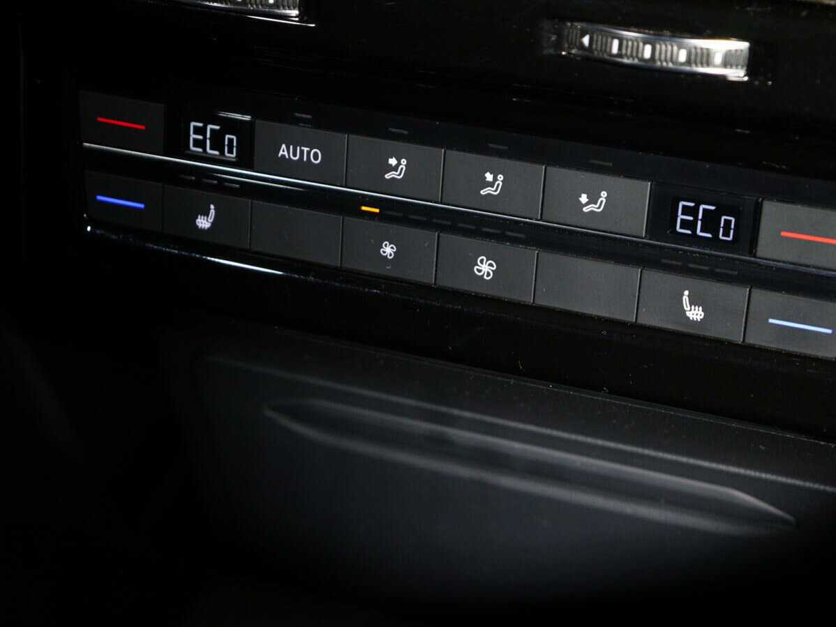 Volkswagen Touareg с пробегом — 2020 год. Фото: #12