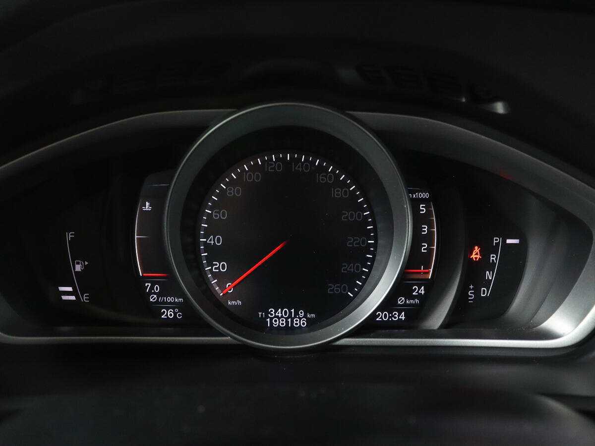 Volvo V40 Cross Country с пробегом — 2016 год. Фото: #8