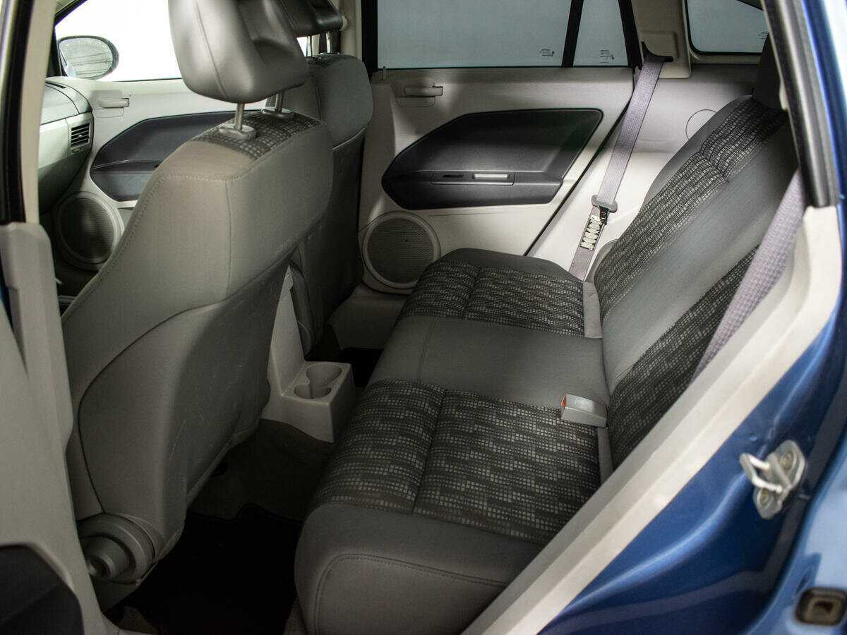 Dodge Caliber с пробегом — 2006 год. Фото: #9