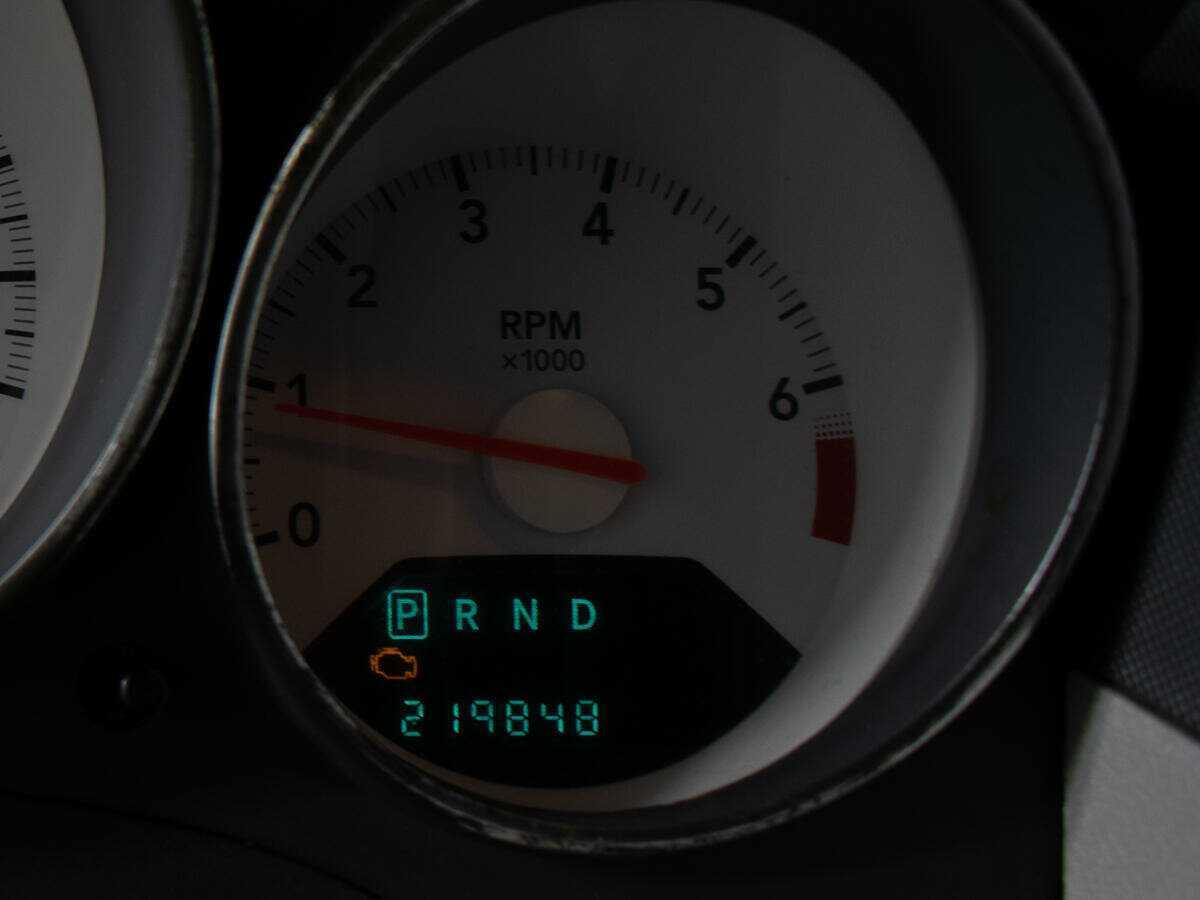 Dodge Caliber с пробегом — 2006 год. Фото: #10