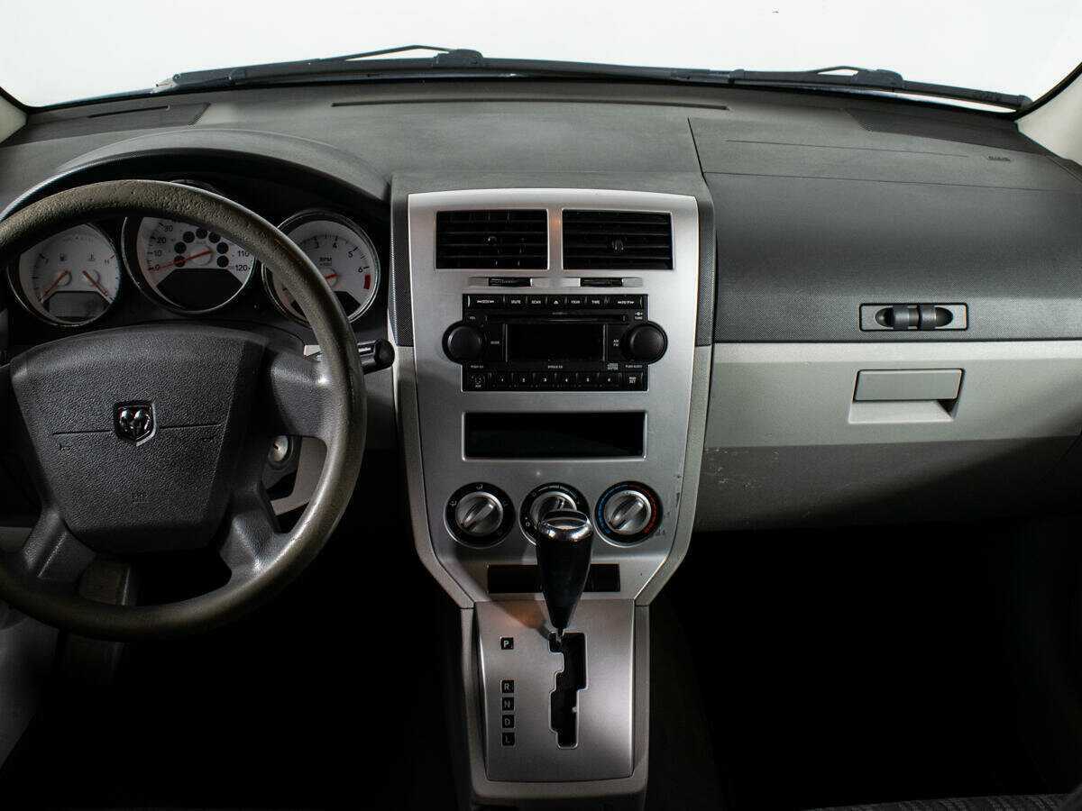 Dodge Caliber с пробегом — 2006 год. Фото: #11