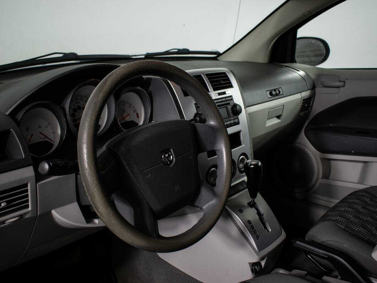 Dodge Caliber с пробегом — 2006 год. Фото: #12