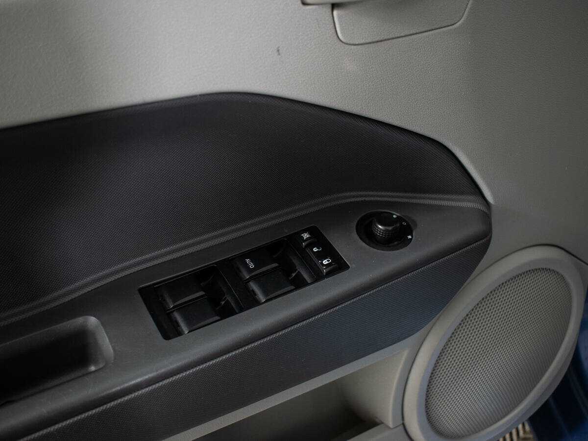 Dodge Caliber с пробегом — 2006 год. Фото: #13