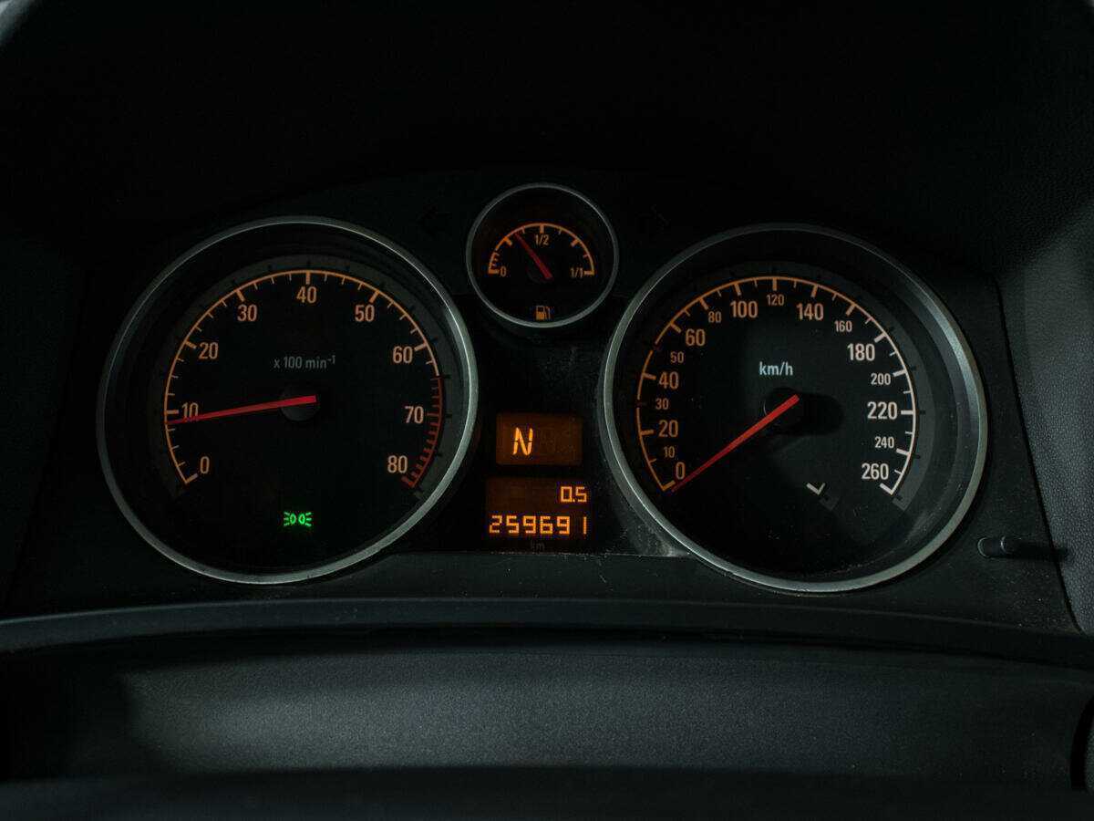 Opel Zafira с пробегом — 2007 год. Фото: #10