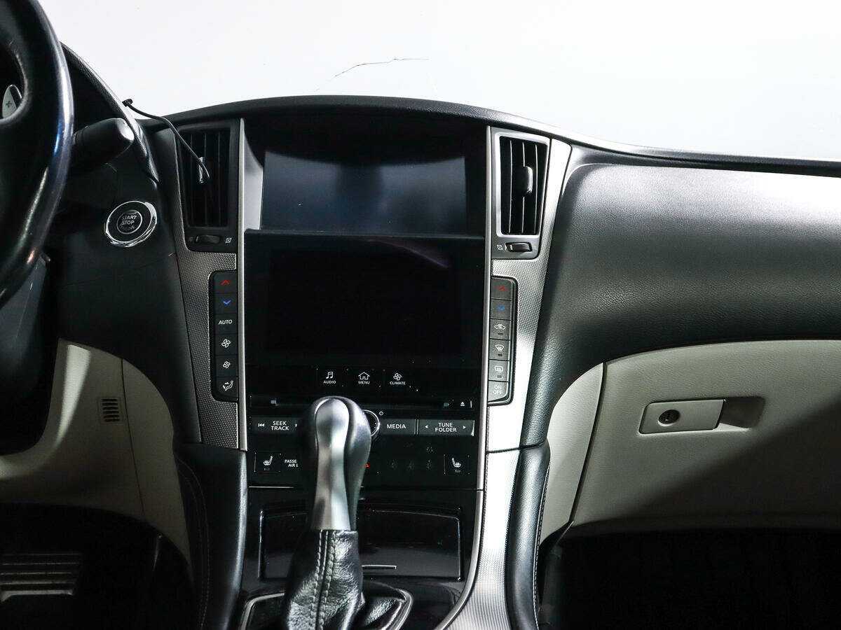 Infiniti Q50 с пробегом — 2014 год. Фото: #10