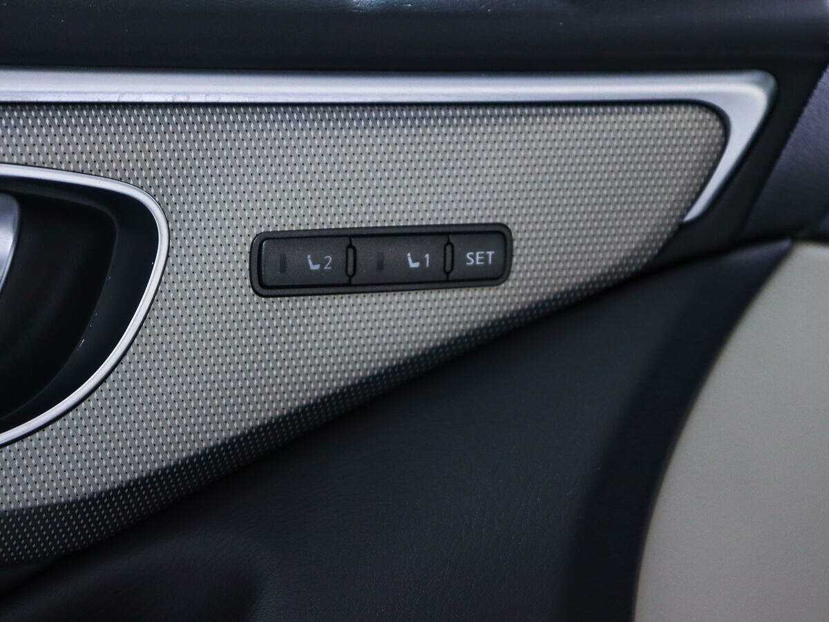 Infiniti Q50 с пробегом — 2014 год. Фото: #12