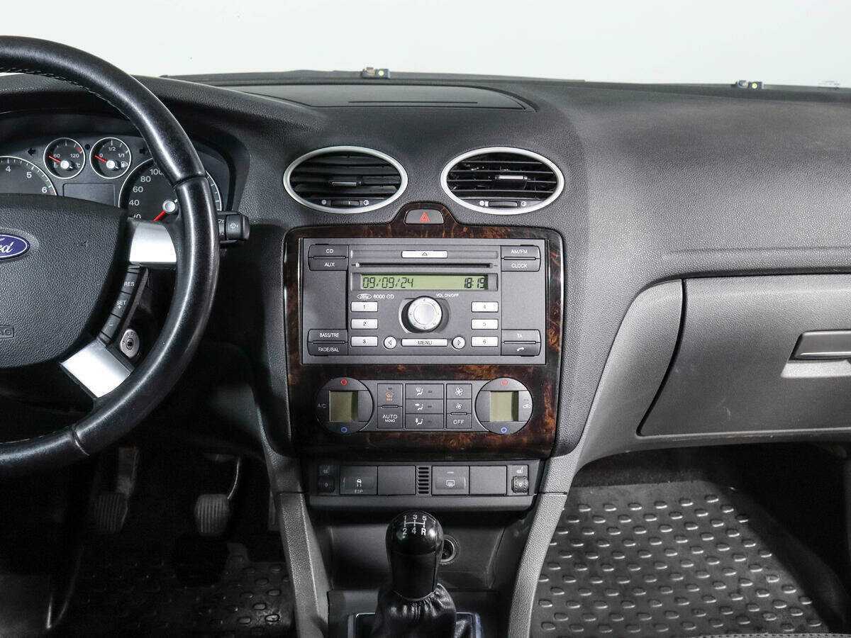 Ford Focus с пробегом — 2006 год. Фото: #10