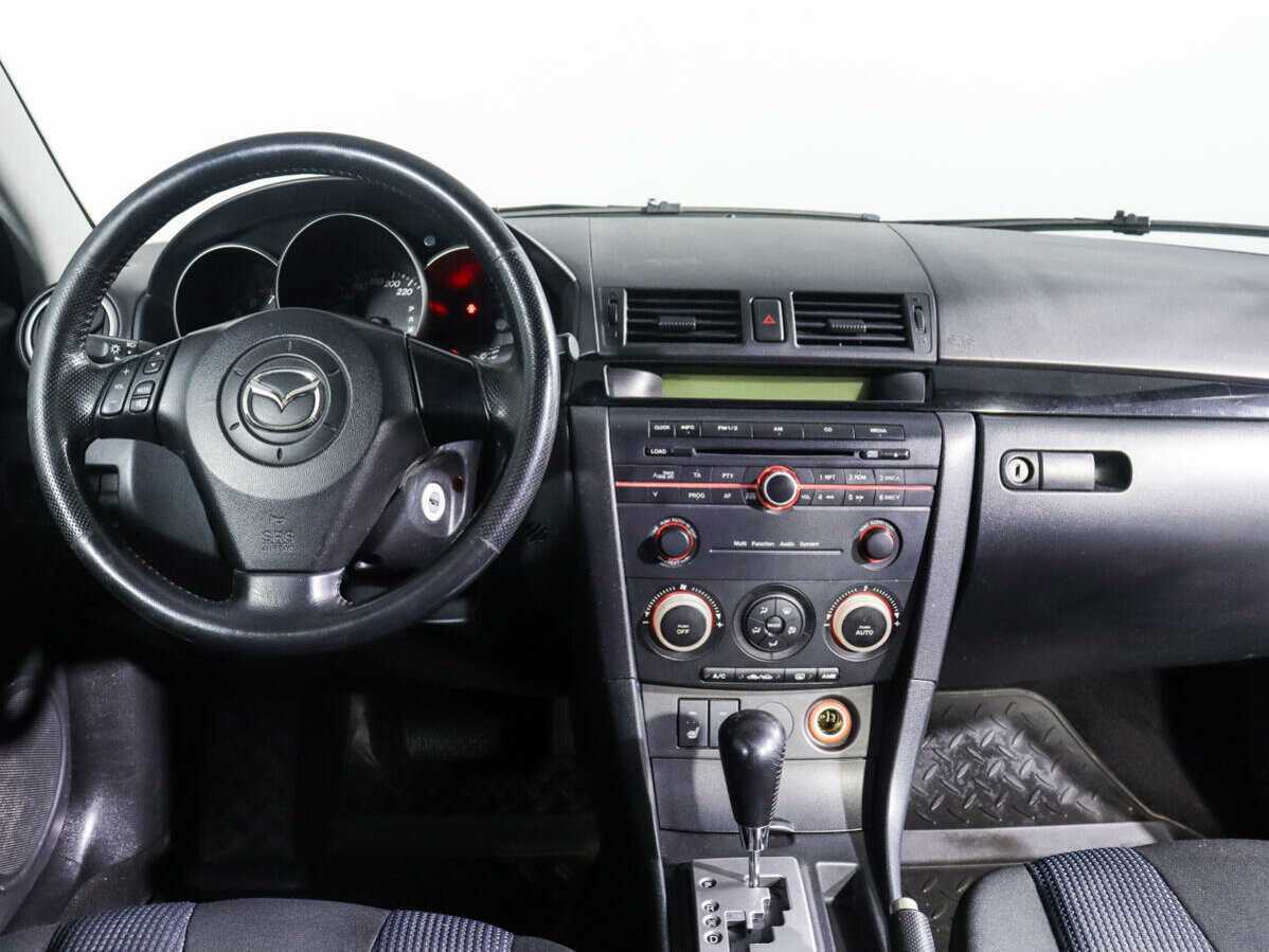 Mazda 3 с пробегом — 2006 год. Фото: #9