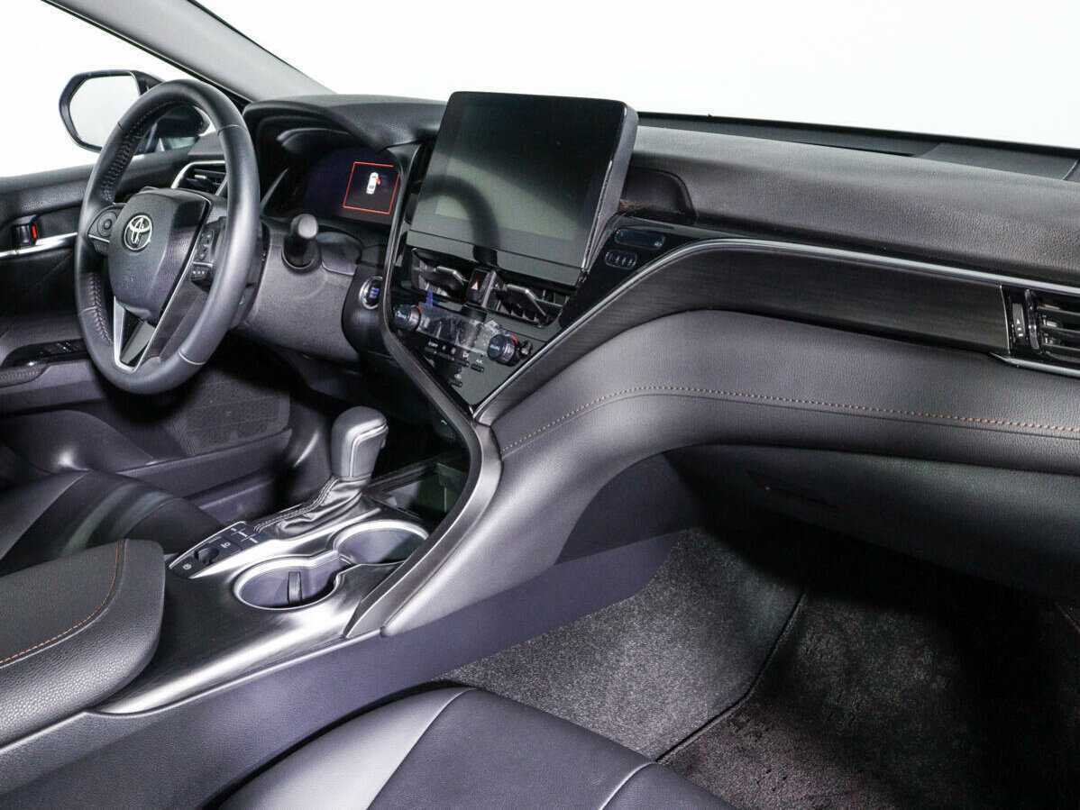 Toyota Camry с пробегом — 2023 год. Фото: #6
