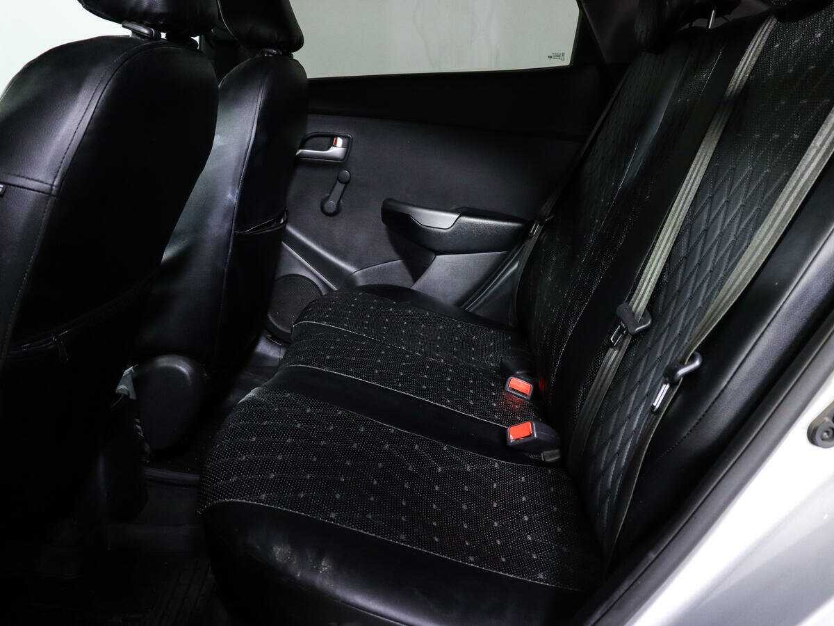 Kia Rio с пробегом — 2017 год. Фото: #9