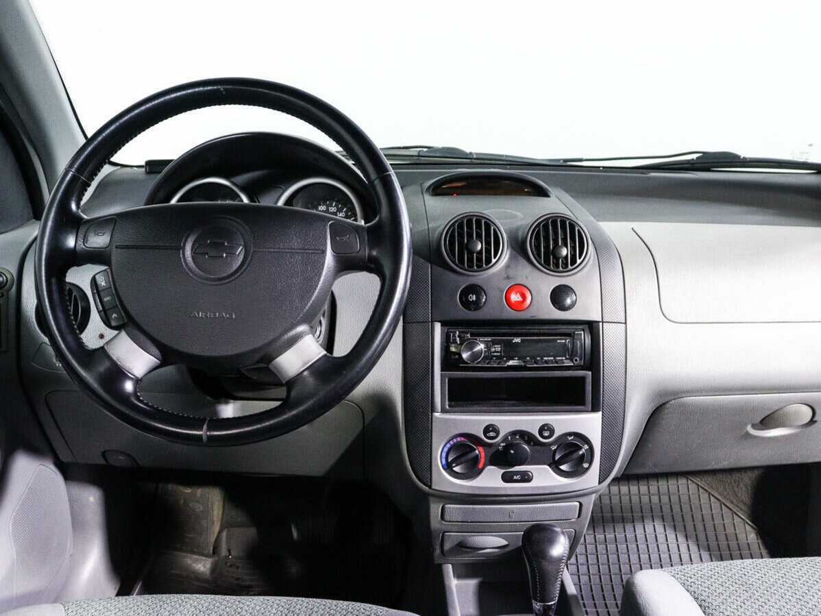 Chevrolet Aveo с пробегом — 2005 год. Фото: #11