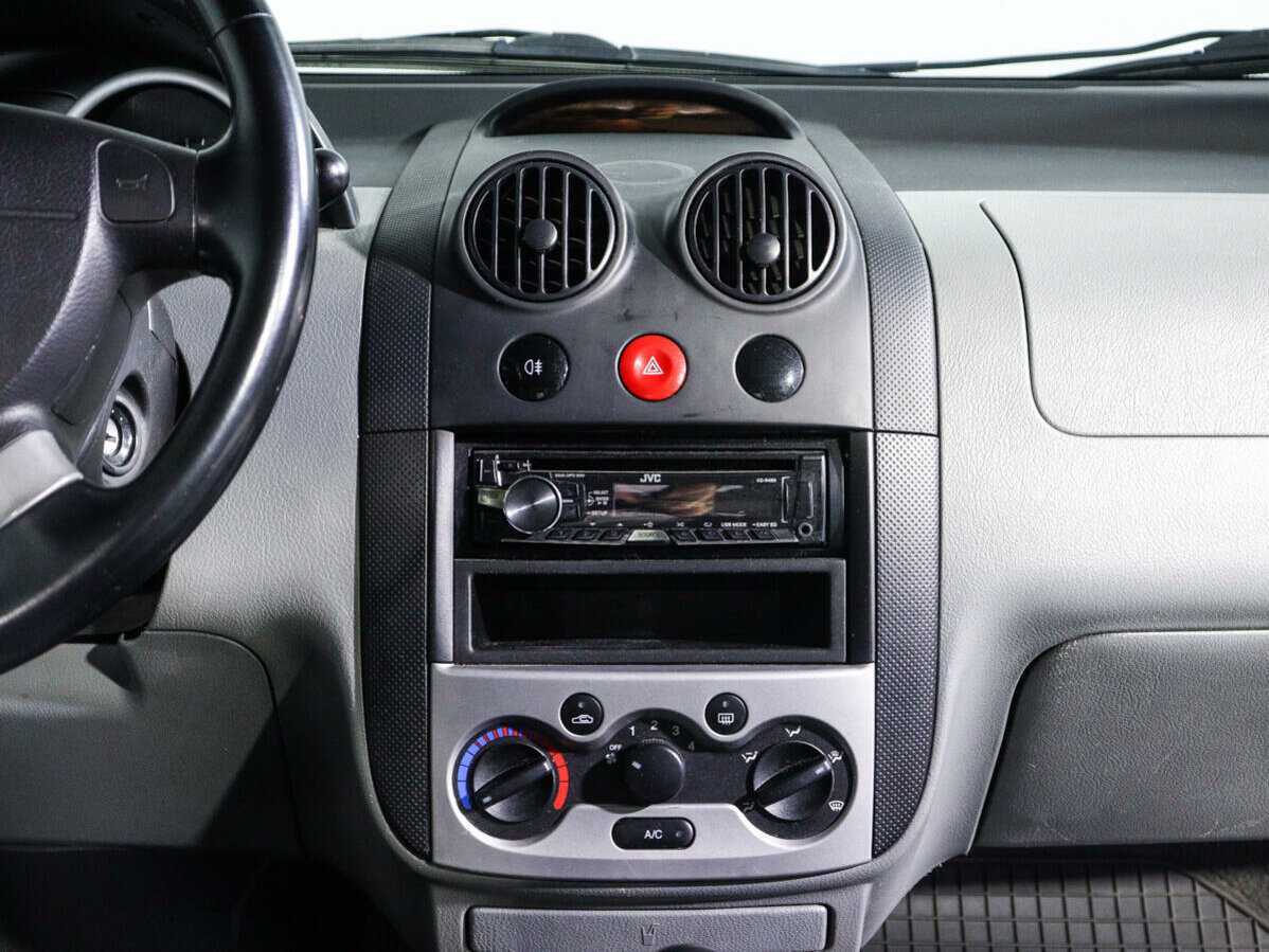 Chevrolet Aveo с пробегом — 2005 год. Фото: #12