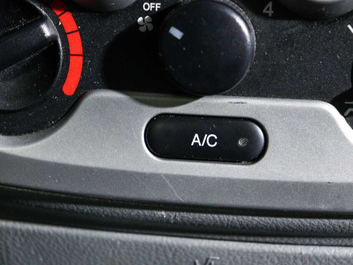 Chevrolet Aveo с пробегом — 2005 год. Фото: #14